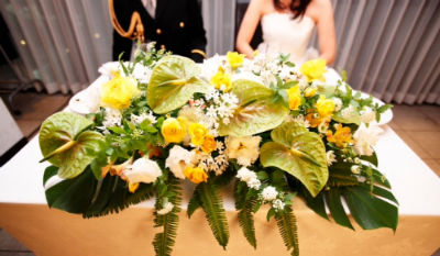 ドライフラワー装花⭐︎黄色×白多め♪ 結婚式結婚式コーデウェディング装花ウェディングフラワー高砂装花高砂装飾高砂ナチュラルウェディングナチュラルフラワー 披露宴披露宴会場コーディネート披露宴会場結婚式装飾結婚式装花披露宴装花