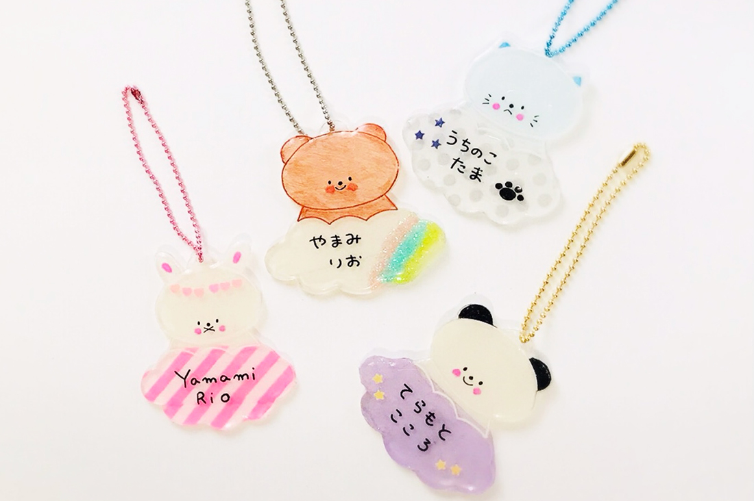 子どもと一緒に色鉛筆やクレヨンでプラバンあそび〜子どもの絵でキーホルダー作り♪つづる