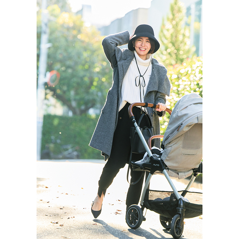 楽天市場送料無料 帽子 レディース 折りたたみ式 UVカット つば広帽子 ストローハット あご紐付き 小顔効果 リバーシブル 無地 紫外線防止リボン ストローハット ビーチグッズ ビーチ小物 アウトドア つば広 リゾート 海 プール 公園 運動会 ママ 女性 : オシャレ