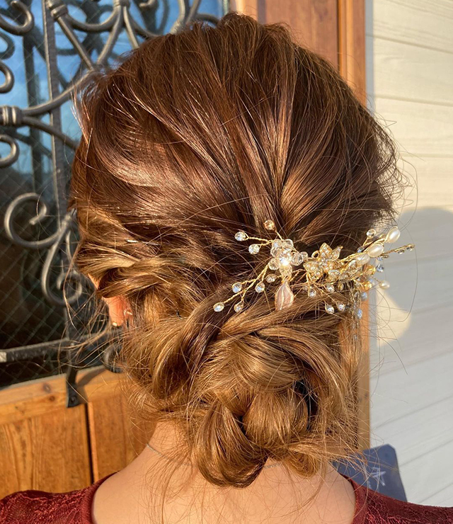 タイトからふんわりまで。おしゃれな花嫁さんにおすすめのシニヨン11選ARCH DAYS