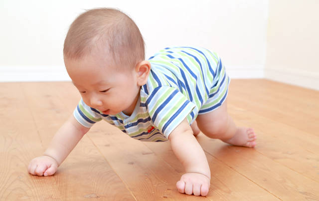 赤ちゃんが歩き始めるのはいつ？歩く練習はどうすればいい？ベビリナ