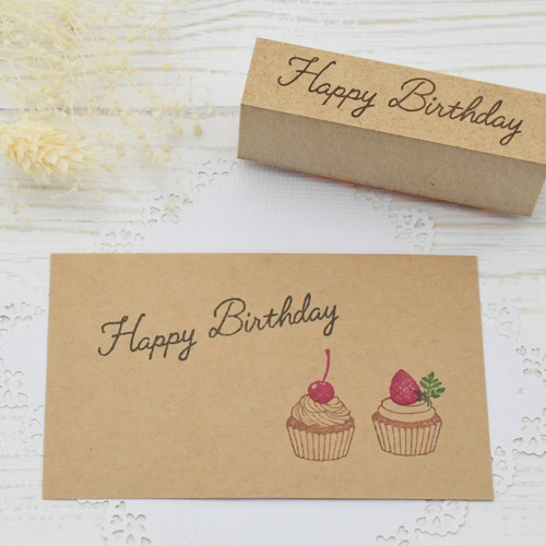 ハッピーバースデーとカッコいい文字が黒いボールドで下に書かれていますPremiumベクトル素材