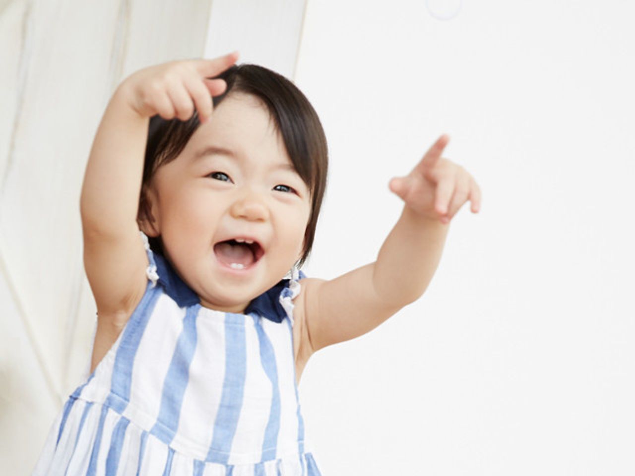 よく笑う子は賢いと言われる理由は？よく笑う子に育てる5つのコツとはおもちゃの学校子育ての悩み・教育・知育玩具等に関する情報メディア-おもちゃを通じて子供の教育を考える