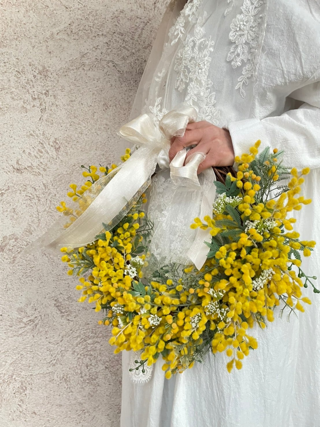 オーダーメイド チューリップ と ミモザ のガーデン風 クラッチ ブーケ 造花・ウェディング・結婚式・前撮り・フォトブーケ AtelierMoco 通販 15270699Creema クリーマ