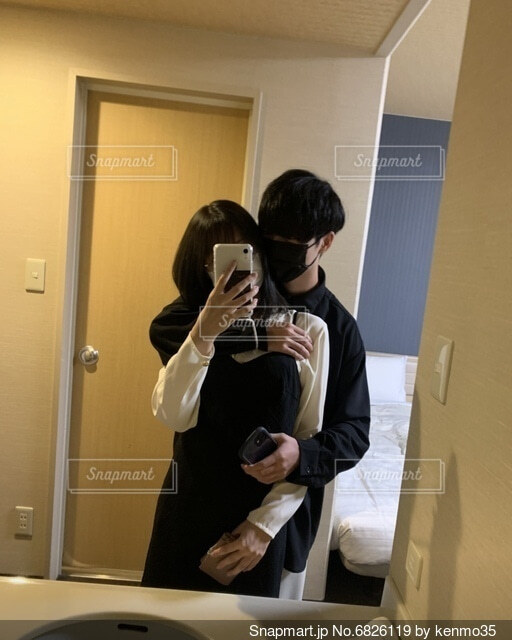 彼氏と一緒の鏡越しショットの楽しみ方🤳✨