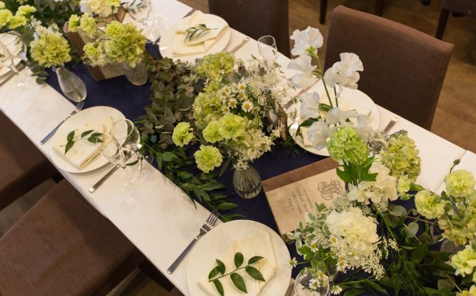 結婚式の『装花』の相場と、装花なしでもOK！節約アイディア花嫁ノート