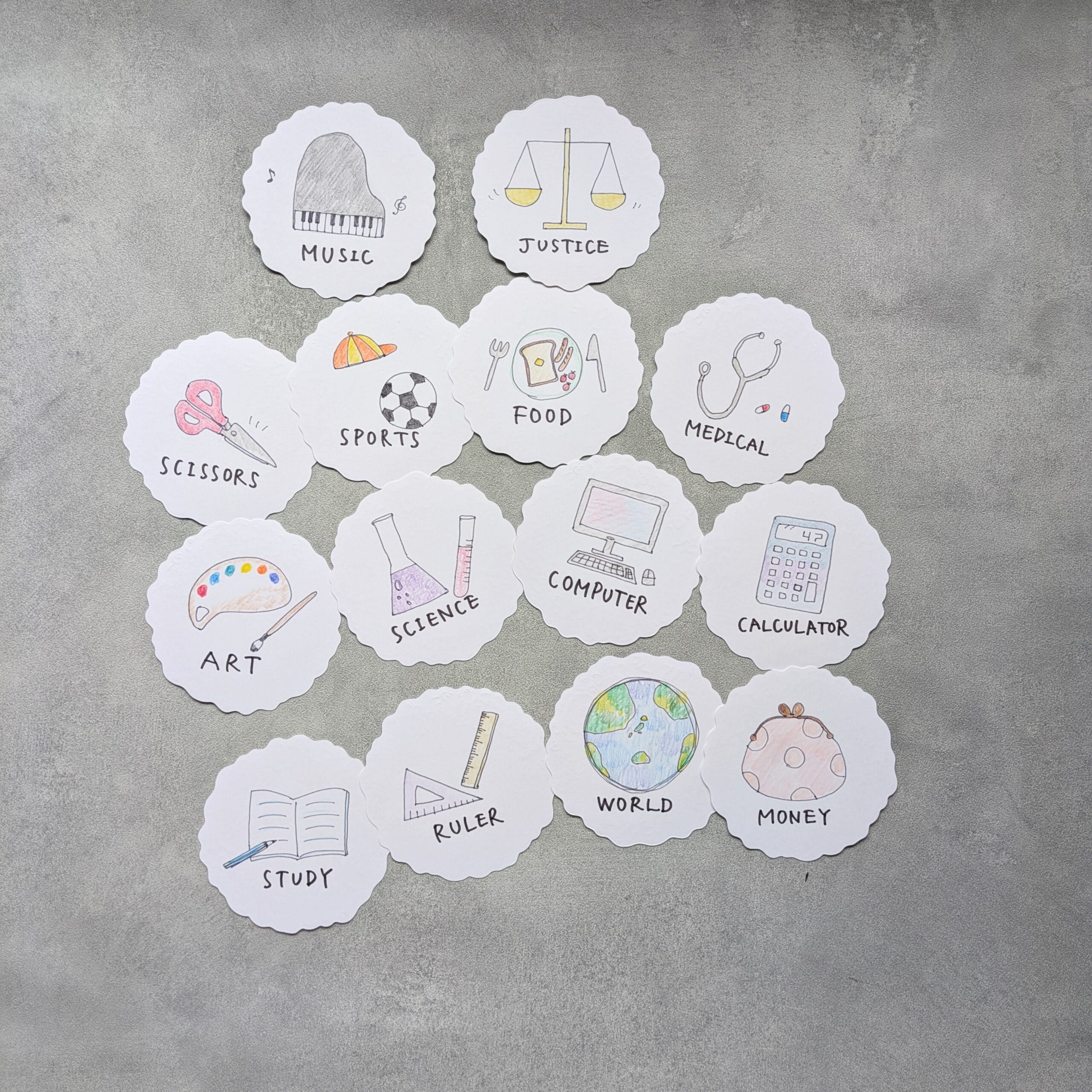 簡単作成テンプレートあり 不器用でもできた！１歳お誕生日で使える顔写真入り選び取りカードの作り方 - おもちちゃんのきろく