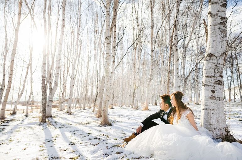 🔖前撮り 冬の撮影だったので、 ニットカーディガンも用意しました🧶 季節的にどこのお店にも売ってるだろうし、前日に買いに行けばいいか〜と思って前日に行ったら 今の時期、ニットばかりで 意外とカーディガンが売ってなくて😨😨 見つけた！と思ってもあんまり好み