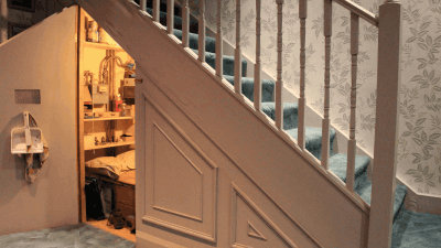 階段下はキッズスペースに！グレー×無垢材のお家徳島の注文住宅は工務店・ハウスメーカーのKENT HOMES