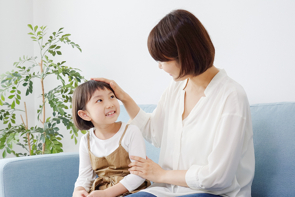 ぐっすり寝ている赤ちゃん。しかし、隣をよく見ると 「幸せな光景」「なんとも優しい」「ずっと見ていたい」 – ほ・とせなNEWS