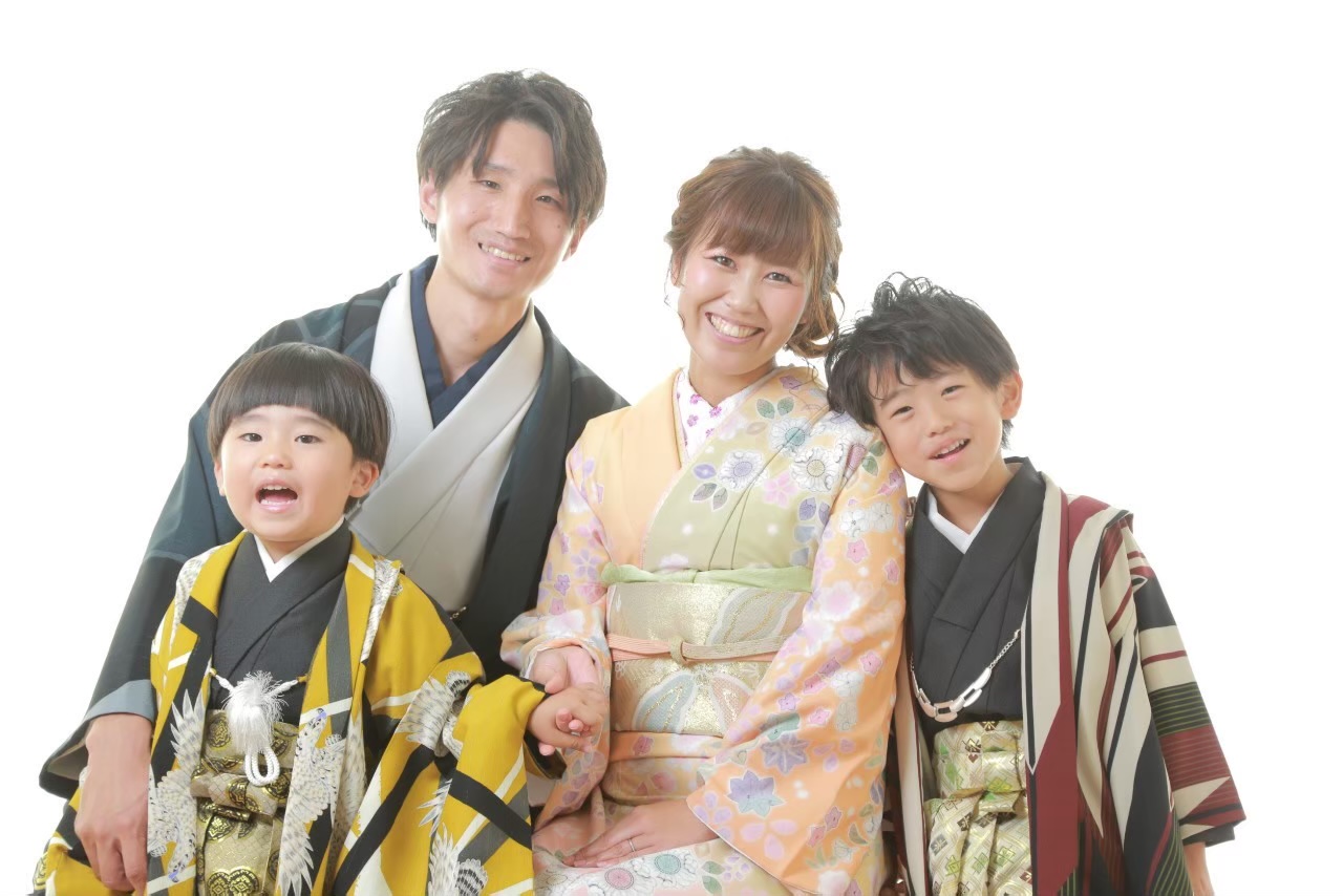 2024 リンクコーデでおしゃれな家族写真 ファミリーフォト ・記念写真を残すためのポイント♡STUDIOFameux 大阪フォトスタジオファムーフォトウェディング・マタニティ・記念撮影