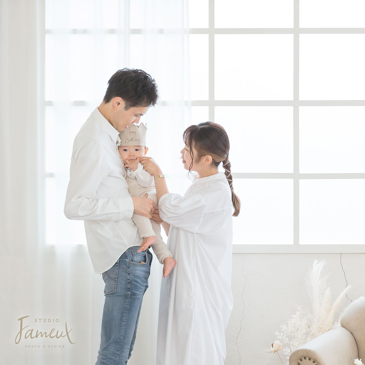 12 件の「一歳記念写真」や「赤ちゃん 家族写真」のアイデアを見つけましょう家族写真のポーズ、赤ちゃんの写真、赤ちゃんの写真撮影 など