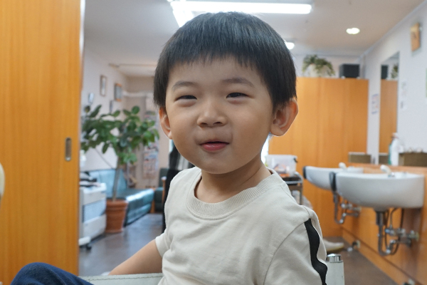 キッズカット可愛い七三分けツーブロックレイヤー：L023110613ランプヘアー LAMP HAIR のヘアスタイルホットペッパービューティ