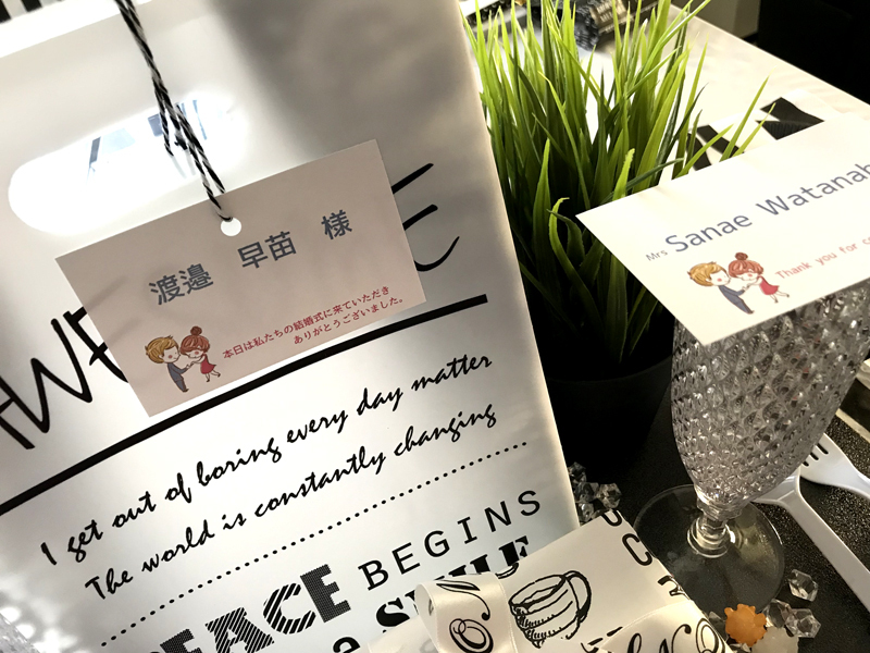 10枚セット席札 スタンド 二つ折り ペーパーアイテム 結婚式 披露宴 ネームカード シンプル ナチュラル レース ピンクベージュ 手作りウェディング ブライダル 二次会 パーティー メッセージカード 座席カード アットホームウェディング 印刷 手書き ネームプレートワールドワークス