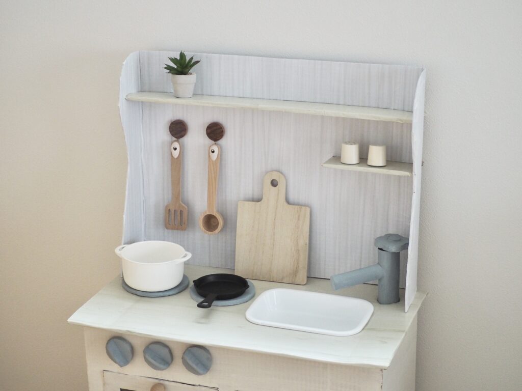 廃材が生まれ変わる 手作りおもちゃ 折りたためる ダンボールキッチンカー☆作り方・遊び方をご紹介