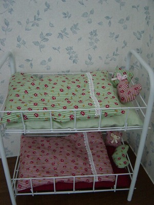 リカちゃんベッドの作り方！100円均一と家にあるもので簡単手作り大成功 - はれうさぎの耳寄り情報ブログ