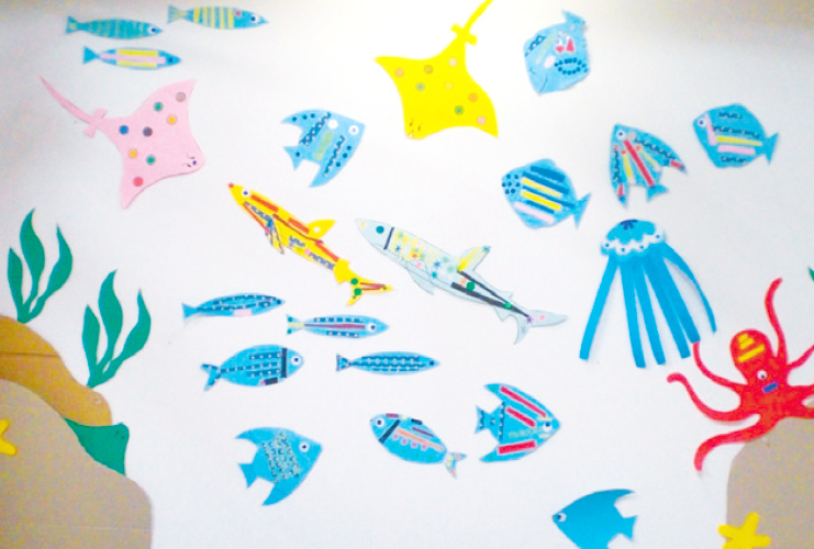 kimie gangi 夏の壁面「超簡単にできる波」 7月の壁面飾り8月の壁面飾り海色画用紙diyseawave高齢者