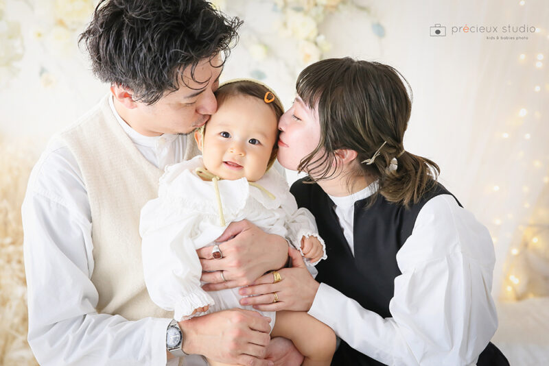 1歳誕生日記念撮影 心温まる家族写真 店舗ブログプレシュスタジオ