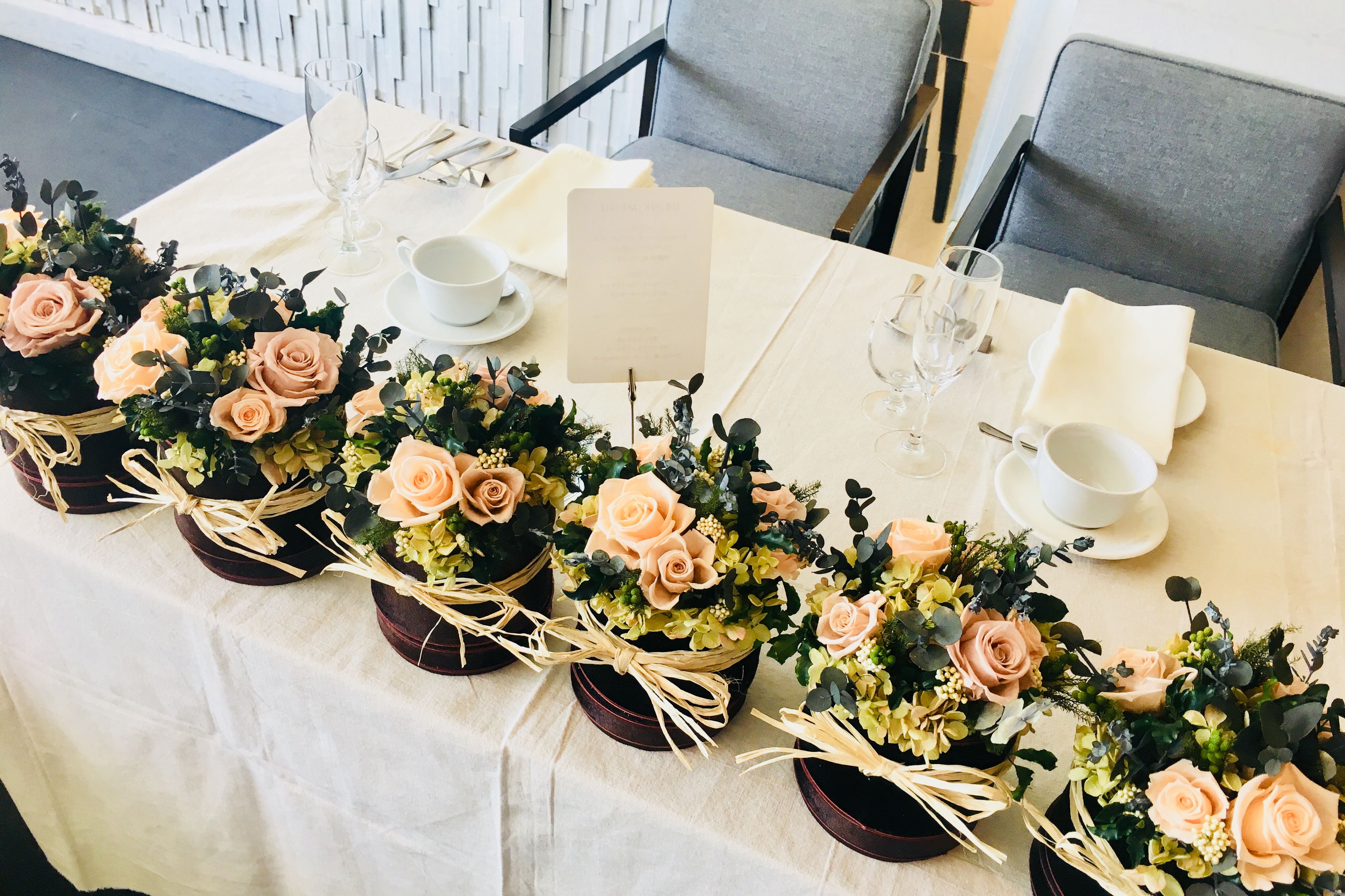 表参道のお花屋さん風♡「透明の装花の持ち帰り用袋」を用意するアイデアを真似したい＊marry マリー