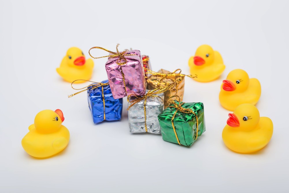 夢占い 物をあげる夢はスーパーラッキー！プレゼントする夢をみるのは余裕があるから - 夢占い心理学