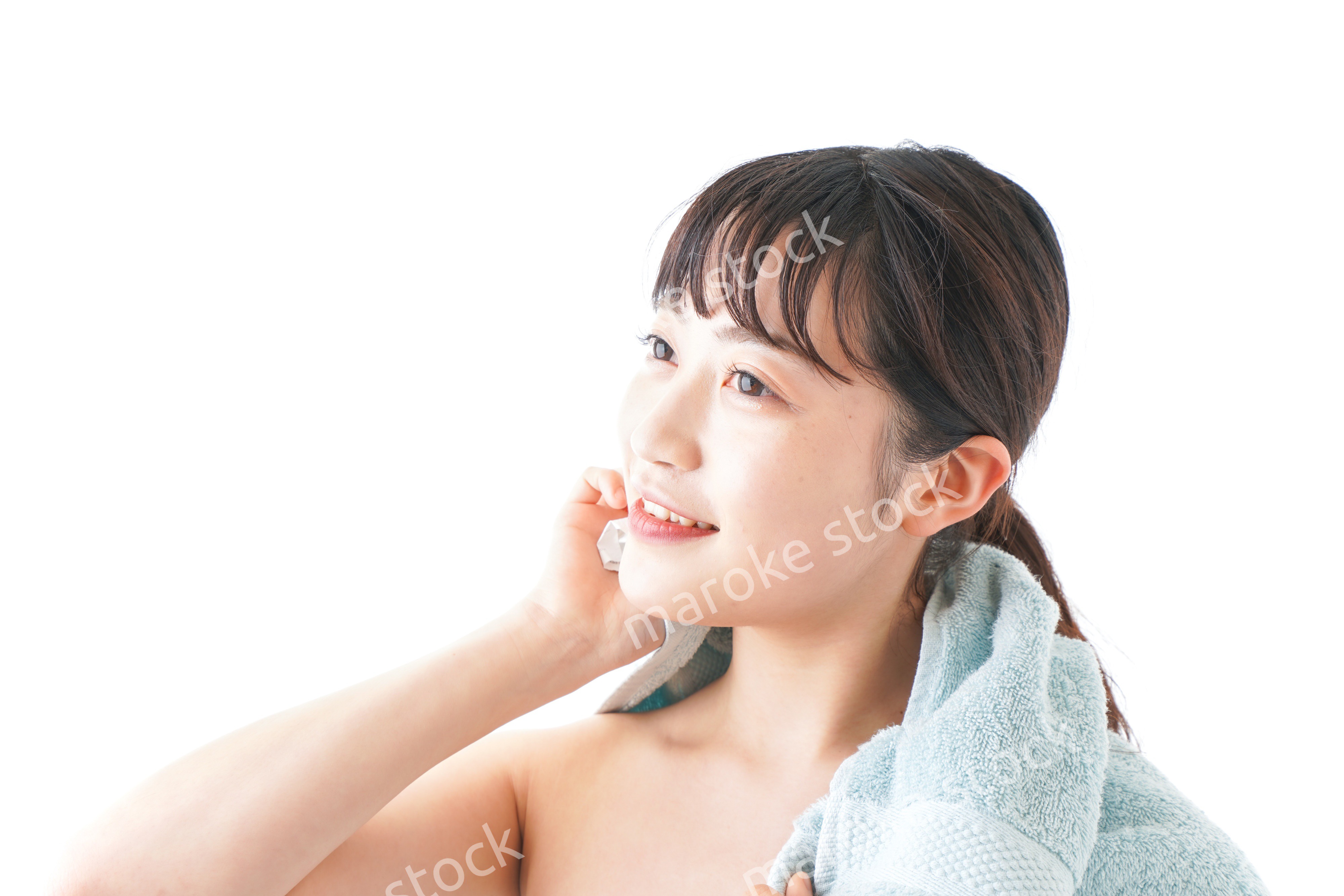 お風呂上りの日本人女性 30018001036B の写真・イラスト素材アマナイメージズ