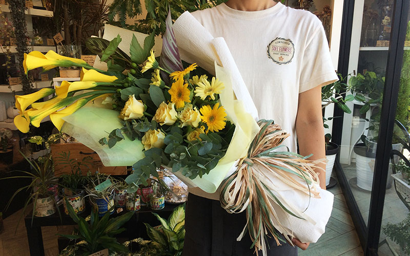 今日無事先生たちに渡すことが出来ました🎵😊喜んでもらえてよかった☺ 卒園 卒園式 プレゼント 🎁 卒園プレゼント綺麗 お花 手作り 手作りお花 💐 花束 手作り花束 紙皿 紙皿お花