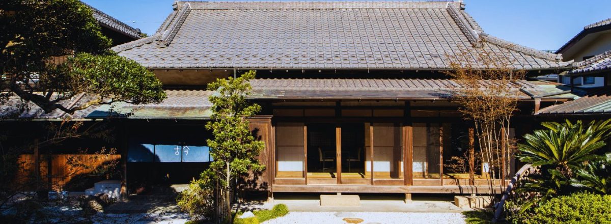 鎌倉の古民家で挙げる結婚式～人気ウェディングドレスのご紹介～スタッフブログ大正ロマンな鎌倉の結婚式場・和婚ウェディングは萬屋本店