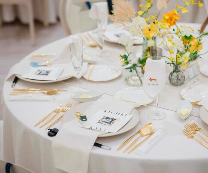 自分好みの雰囲気に♡おしゃれ可愛い結婚式テーブルコーディネート10選 今週のスタスナ omotte magazine fromANNIVERSAIRE記念日にまつわるマガジン