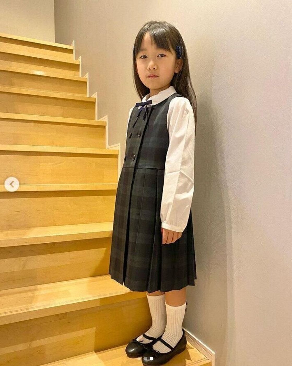 女の子は小学校入学式に何着る？服装マナー・おしゃれなコーデ集 - IKINAイキナ