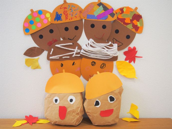 ことぶきクローバーズ保育園 台東区事業所内保育園11月の壁面制作です！ ようやく涼しく秋らしい気候になりましたね😊 壁面も秋モードです🍂制作製作壁面制作壁面製作焼き芋🍠ハリネズミ🦔お弁当🍱浅草台東区寿蔵前浅草橋ことぶき