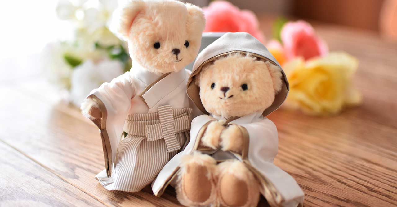 結婚祝い ペア テディベア くま 刺繍 白 ホワイト 友人 花以外 置物 飾り物 インテリア 結婚祝いプレゼント ギフト プレゼント ウェルカムドールウェディングドールドレスに「Happy Wedding」の刺繍入りウェルカムベア ブライダルベア ウェルカムスペース