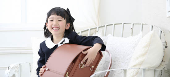 入学式：たくさん友達作る 桜も祝福、東京都内の小学校毎日新聞