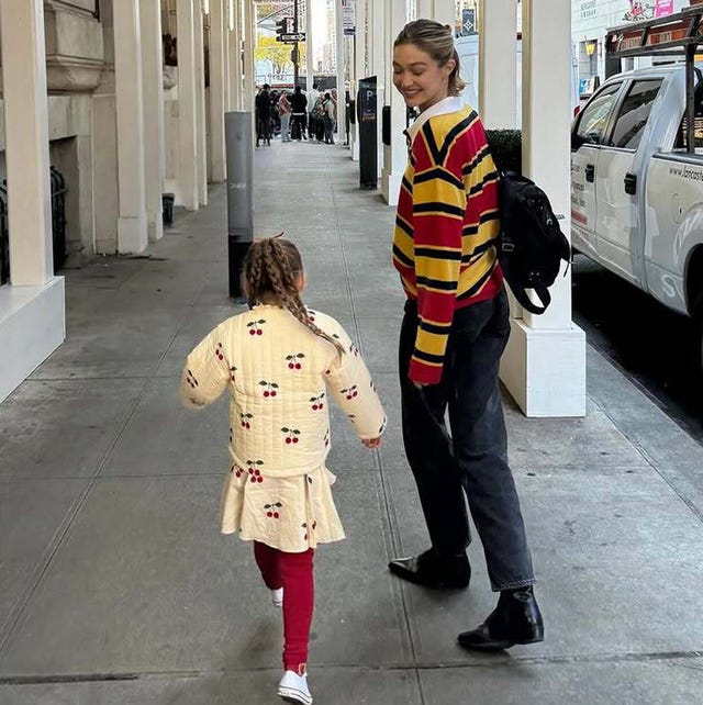 4歳娘の反応が「やさしい〜」と大反響！「頭痛いから休んでていいかな？」と言うママに娘がしてくれたこととは？かわいい結末に驚きつつも思わずクスッと笑ってしまう人が続出！サンキュ