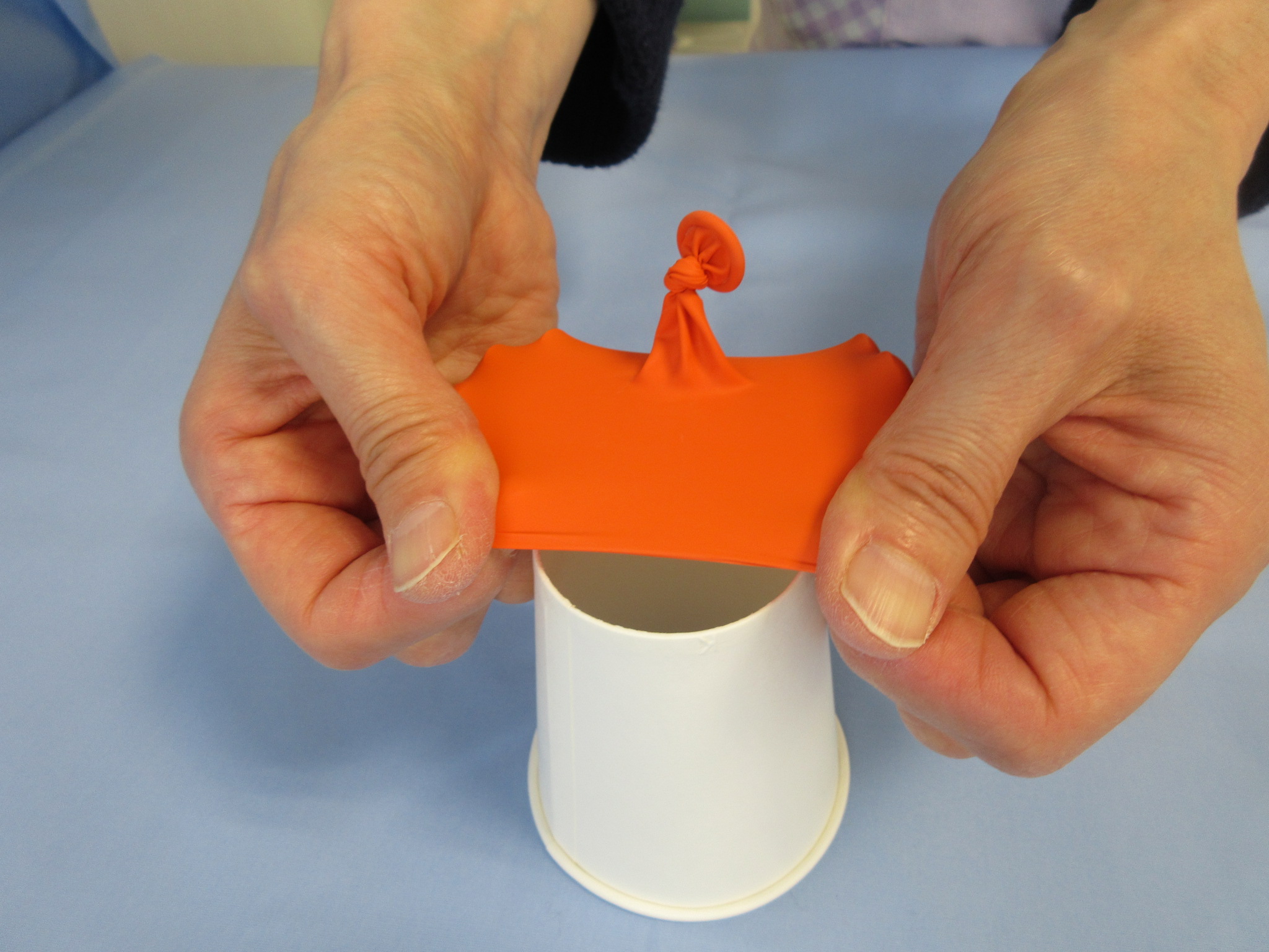 紙コップおもちゃ鉄砲 てっぽう で楽しい室内遊び – こども工作レシピ