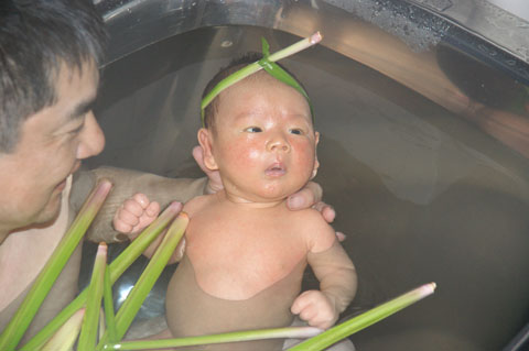 菖蒲湯で頭に巻く由来や意味は？赤ちゃんが入っても大丈夫？パワースポット巡りでご利益を！開運ネット