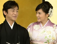 夫・愛之助を見つめる藤原紀香 “幸せオーラ全開”夫婦ツーショットに反響シネマトゥデイ