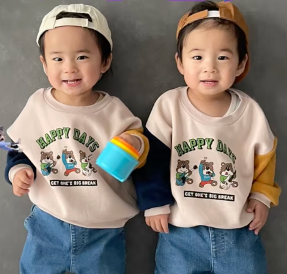 双子の女の子とひまわりの写真・画像素材-Snapmart スナップマート