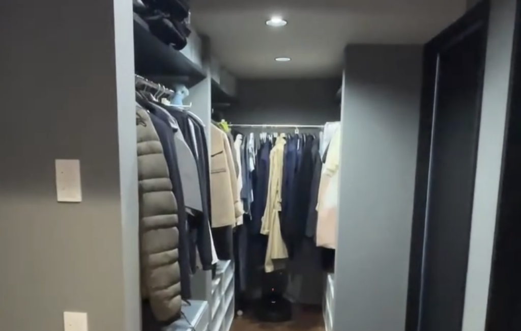 ファミリークロークは何畳必要？メリットデメリット・広さ・間取りポイントを解説 - 茨城・栃木で注文住宅・リフォームなら感動ハウス