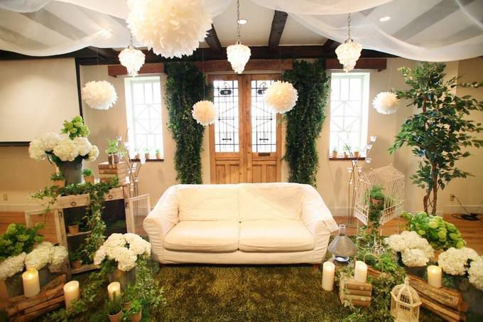 おしゃれも節約も叶う 小物を使った高砂席装花 タイプ別コーディネートゼクシィ