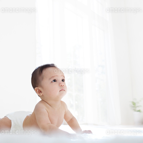 おへそあたりで手をにぎにぎ→突然ハッとママを見上げ 生後2カ月の赤ちゃんの貴重な瞬間「愛おしい」ラジトピ ラジオ関西トピックス