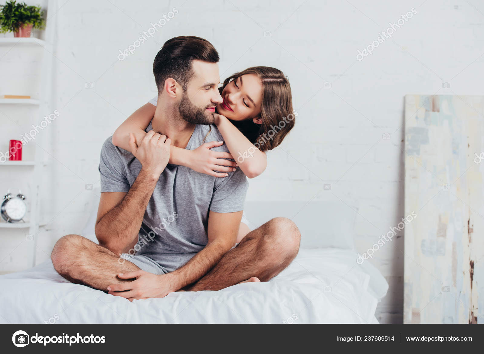 これは画期的!ベッド上で恋人に腕枕やハグをしながら眠っても腕が疲れないマットレス『Cuddle Mattress』IDEAHACK