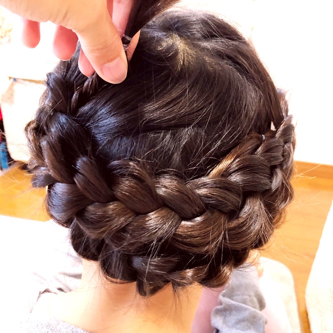 動画つきアレンジ紹介 知っておくといざという日に困らない！キッズの編み込みハーフアップDomani