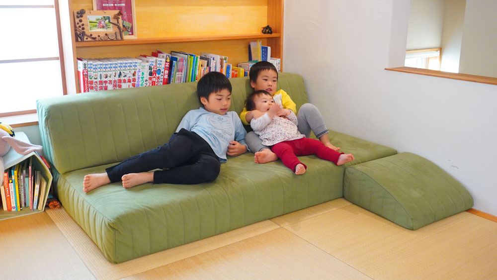 漫画の子供たちのソファー、幼児のための椅子の肘掛けのソファーホルダー、布の布張りの革 ベビーローチェア 楽天市場 ベビーソファ 子供用 ソファー ベビー ソファー 3段 折りたたみ式 動物 ふわふわ 軽量 キッズソファーベッド ミニソファー 背もたれ 手すり付 座布団