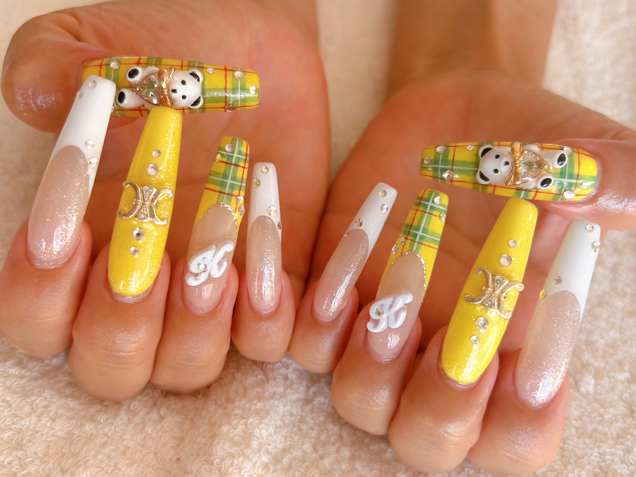 momochan_kakei⇦ ほかの投稿もみていただけたらよろこびます🐰🩷 ⁡ ⁡ ⁡ 新しいiPhone購入時に悩むiPhone下取り問題💭 ⁡ 最初某宅配買取で15,000円と言われた時に ⁡ フォロワーさんに 「それは安いです！」と教えていただいたGEO ⁡個人的に衝撃の結果だったので