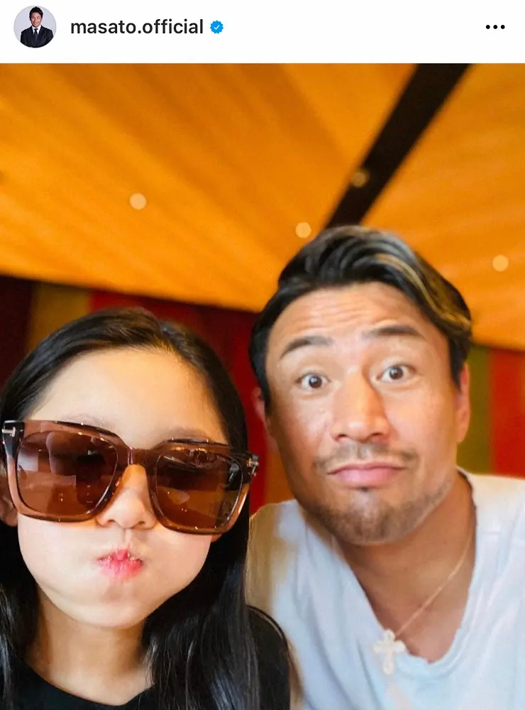 魔裟斗、妻・矢沢心、3人の子どもたちとTDS満喫 家族ショットに「世界一の仲良し家族」 - 芸能 : 日刊スポーツ