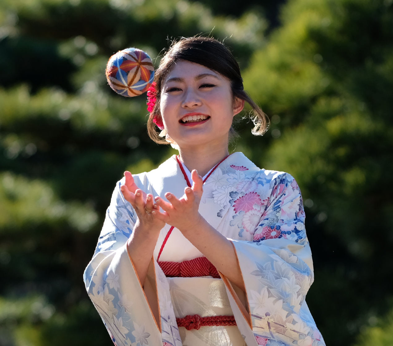 香川県 高松市 振袖 美しいきもの糸しょう成人式前撮り.FURISODE EXPO 〜Special 4days〜 いよいよ、3社コラボのBIGフェスタが始まります！ .予約来店頂きますと、Refaのロックオイルまたはrom&ndのアイシャドウパレットをプレゼント😍 ぜひ親子でご来場