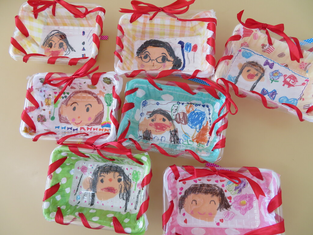 母の日のプレゼント製作！お知らせ聖ヨゼフ幼稚園学校法人 北関東カトリック学園