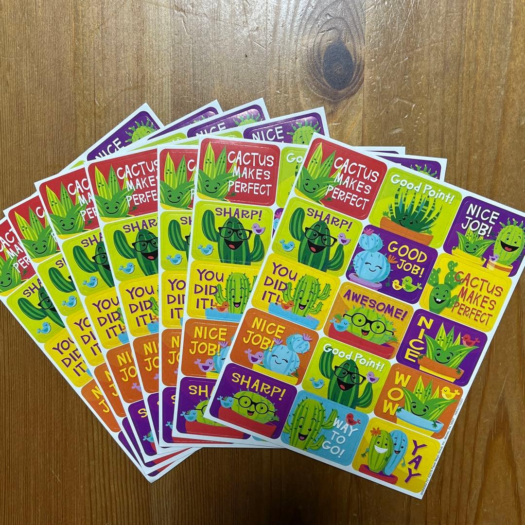 制作幼稚園や保育園、こども園の出席ノート「あゆみ」をデザインしました。 シール12ヶ月 本体カバー表裏 12ページとぬりえ ご褒美シール等子供がワクワクできるように、貼る前と貼ってからの変化が楽しめる手帳を考えました。 お子様の手帳で見かけたら教えて