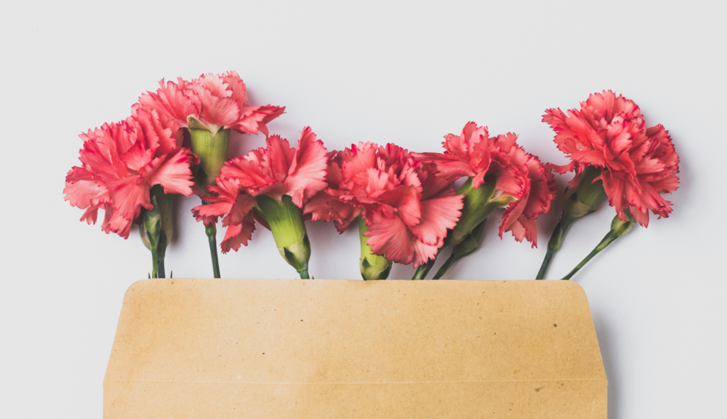 誕生日メッセージ文例を多数ご紹介！誕生日プレゼントに添えたい大切な方へ感謝とお祝いの気持ちを伝えるバースデーメッセージお誕生日 新聞オンラインショップ