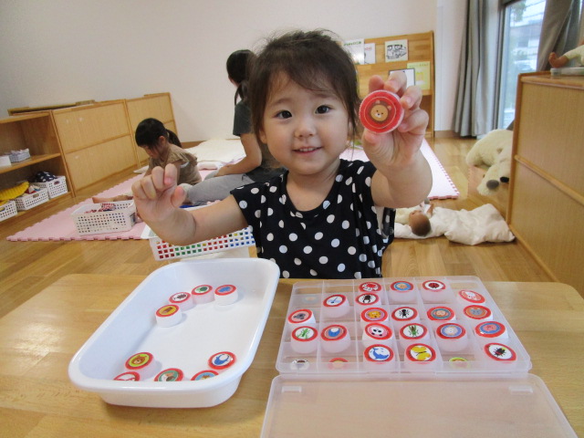 手作りおもちゃ、楽しんでます 2歳児編ベネッセの保育園